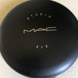 MAC studio fix foundation